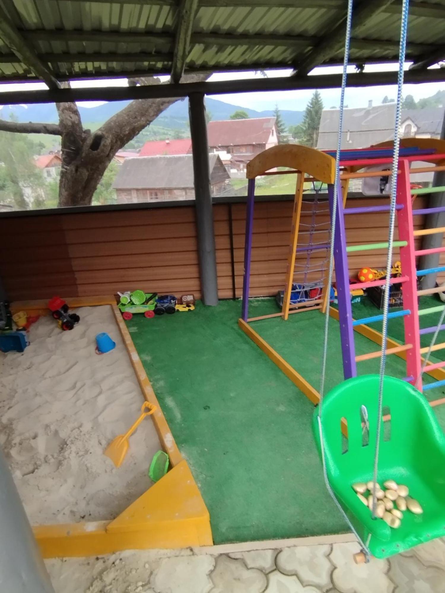 У Ондраша Apartment Yasinia Bagian luar foto