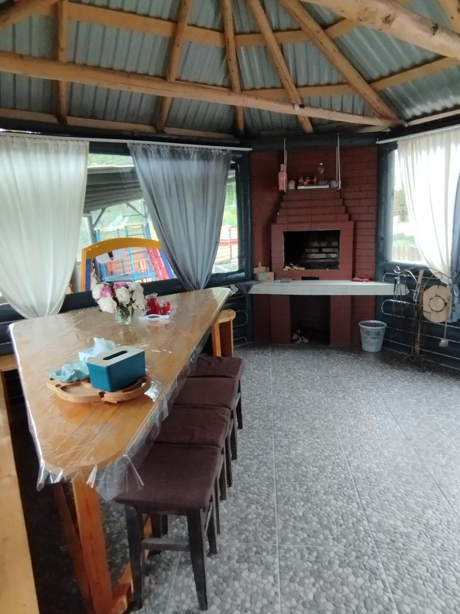У Ондраша Apartment Yasinia Bagian luar foto